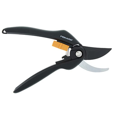 Fiskars Bypass-Gartenschere für frische Äste und Zweige, Antihaftbeschichtet, Hochwertige Stahl-Klingen, Länge: 20 cm, Schwarz/Orange, SingleStep, P26, 1000567 im Sale